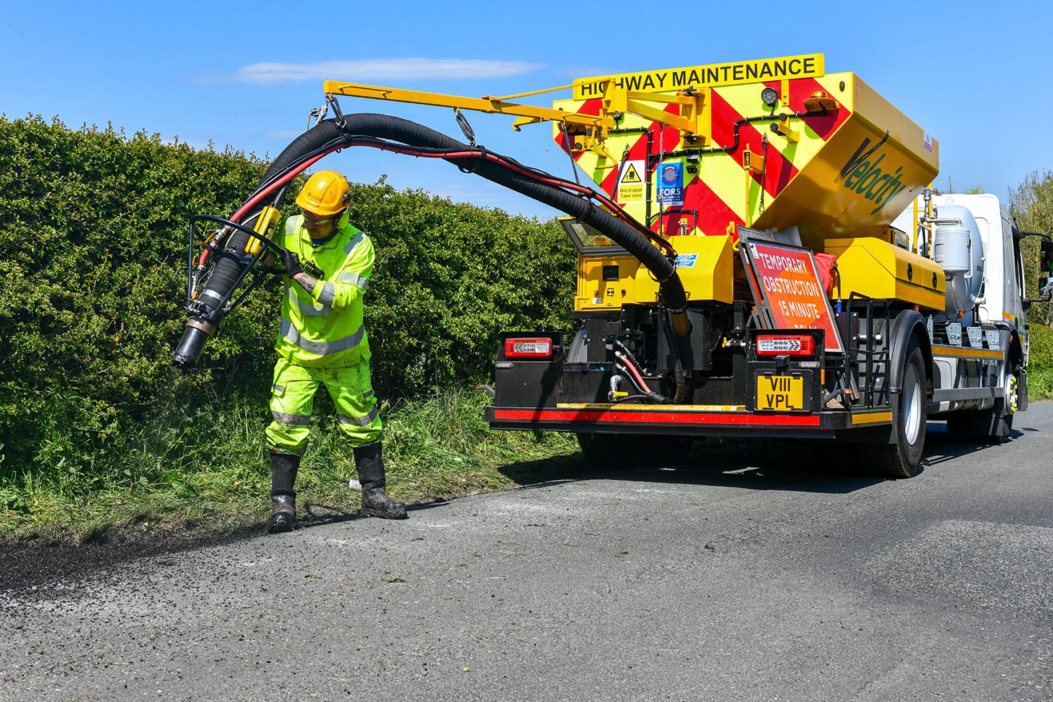 Pothole repair machine